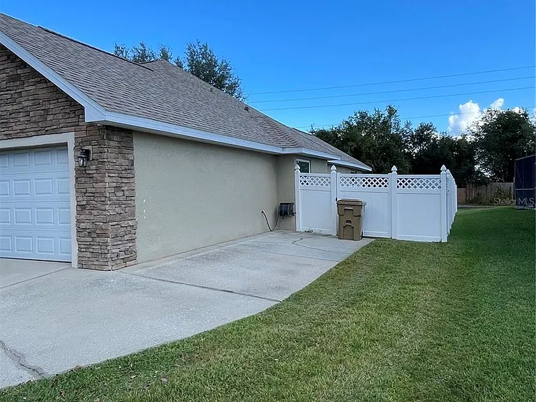 2266 Jessica Ln — Photo 22