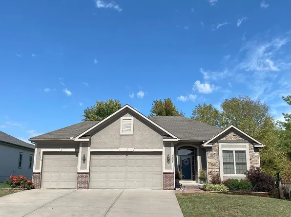 208 Broadmoor Dr, Louisburg, KS 66053