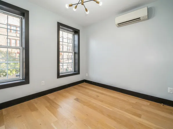 41 Van Wagenen Avenue image 16 of 26