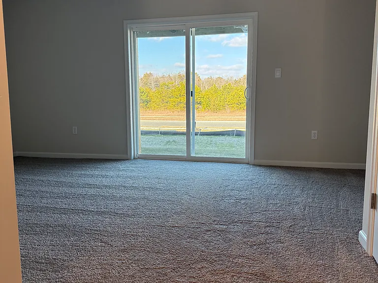 124 Essex Dr — Photo 5