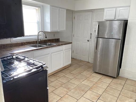 3rd image of 13528 S Burley Ave