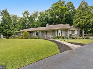 245 Springhouse Ln, Moorestown, NJ 08057