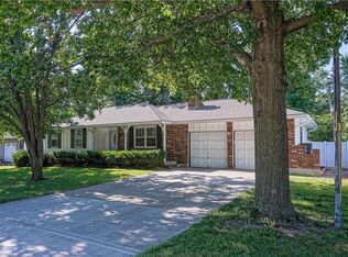 1201 SE Langsford Rd, Lees Summit, MO 64063