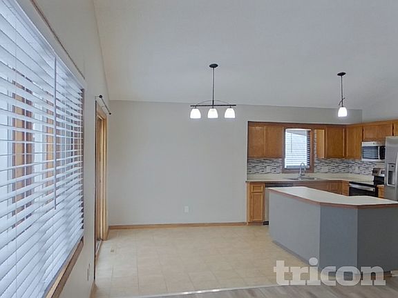 5th image of 14885 Crandall Ave W