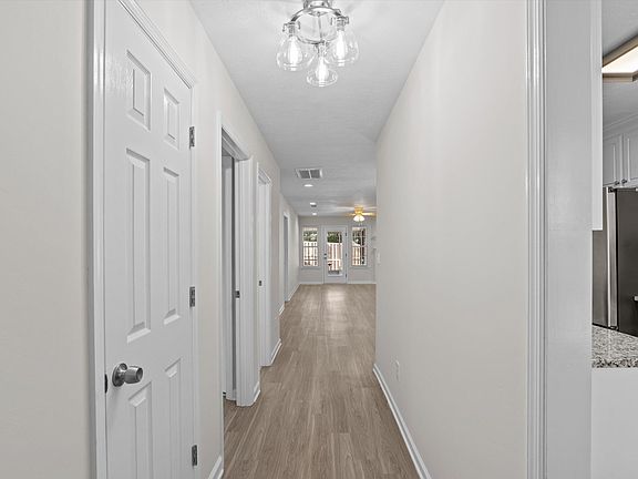 3rd image of 15 Summit Commons Court