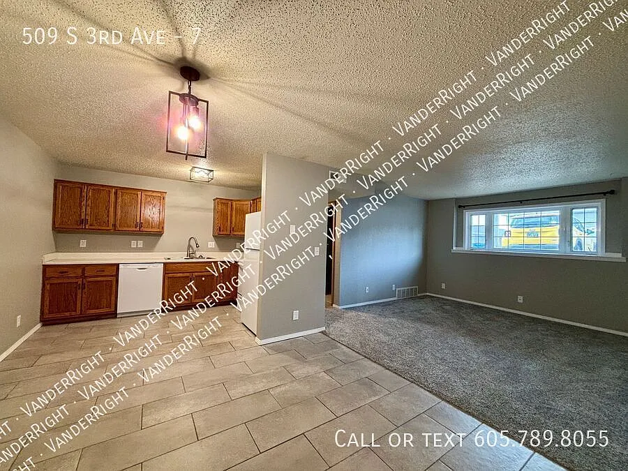 Garden Level 2 Bedroom Apartment - Recently Updated! — Photo 1