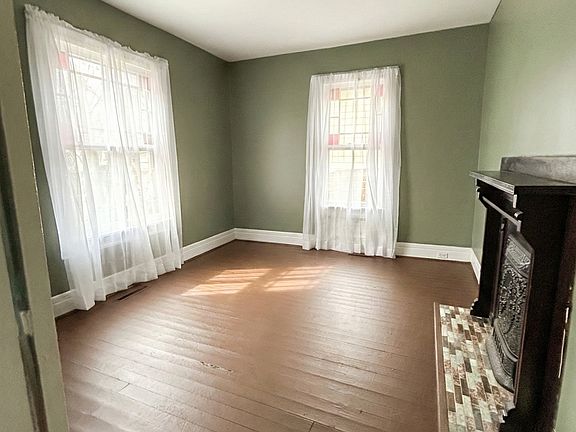 4th image of 2448 Jefferson Ave APT 1