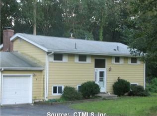 19 Eagle Ridge Dr, Gales Ferry, CT 06335