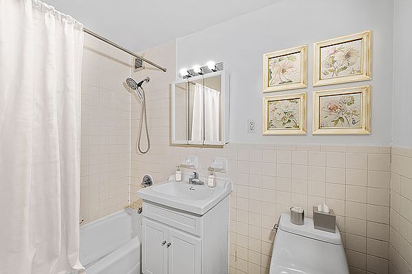 1st image of 1020 Pacific St APT 2B