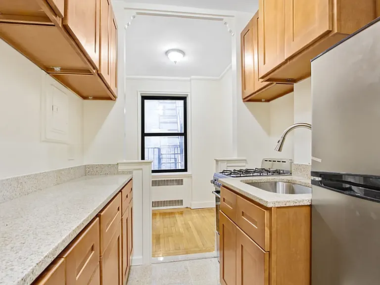 145 E 22nd St #1F — Photo 5
