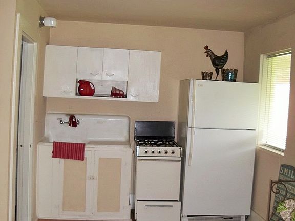 3rd image of 327 Arapahoe St