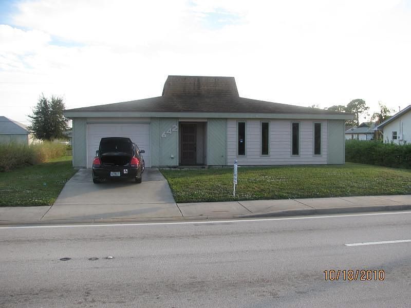 1st image of 642 SE Port Street Lucie Blvd