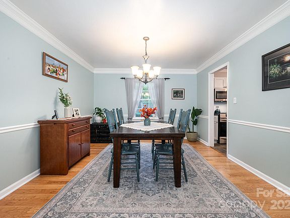 5th image of 807 Odell Ct