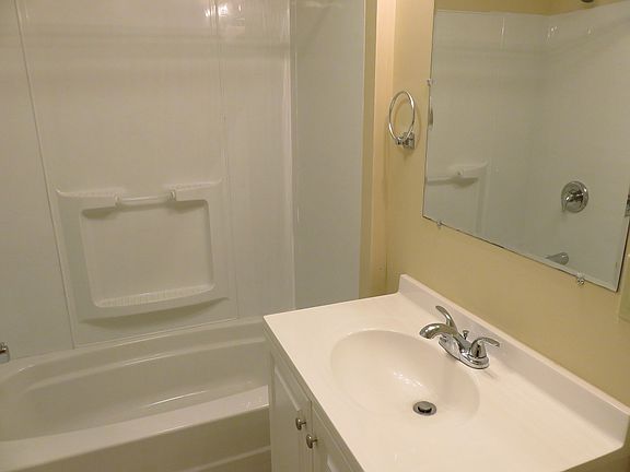 3rd image of 180 Kendall Ave #3B-3BA