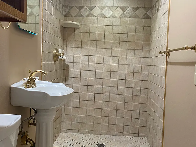 3355 Hunter Dr — Photo 4