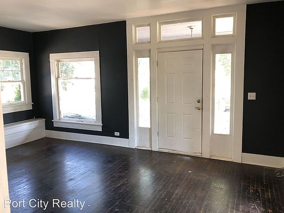 5th image of 427 College St