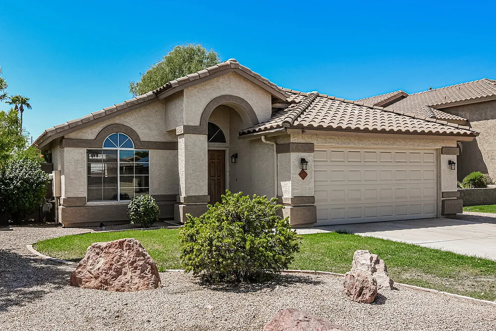 3 bed, 2.0 bath, 1409 sqft, $2,380 — Photo 3