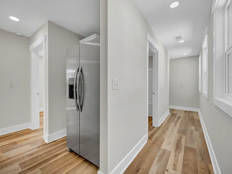 1158 Olympia Ave — Photo 10