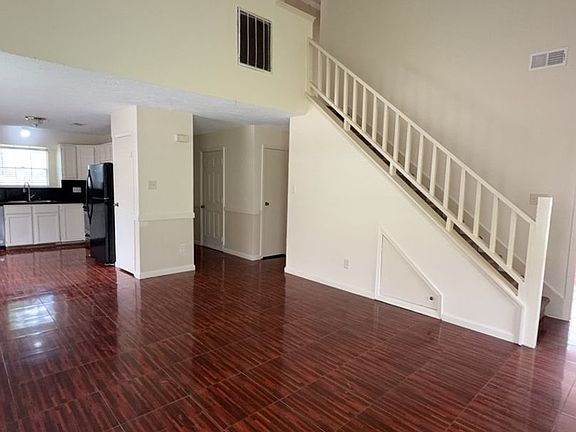 4th image of 1527 Lazy Spring Dr