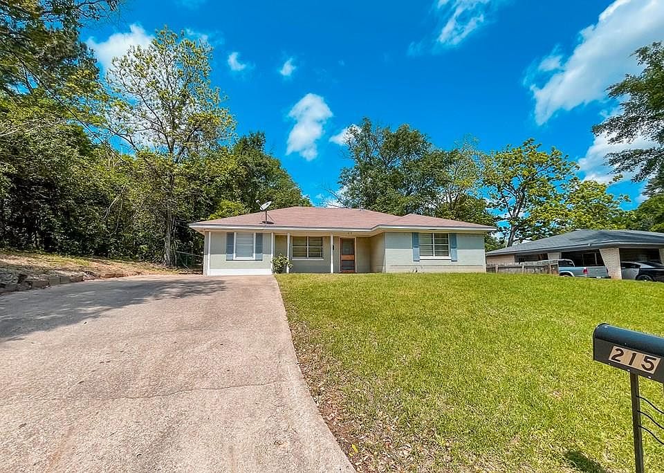 1st image of 215 Sheridan Dr