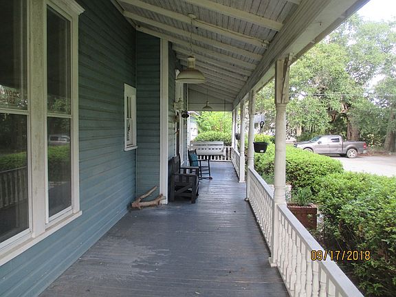 4th image of 815 S Dogwood Dr