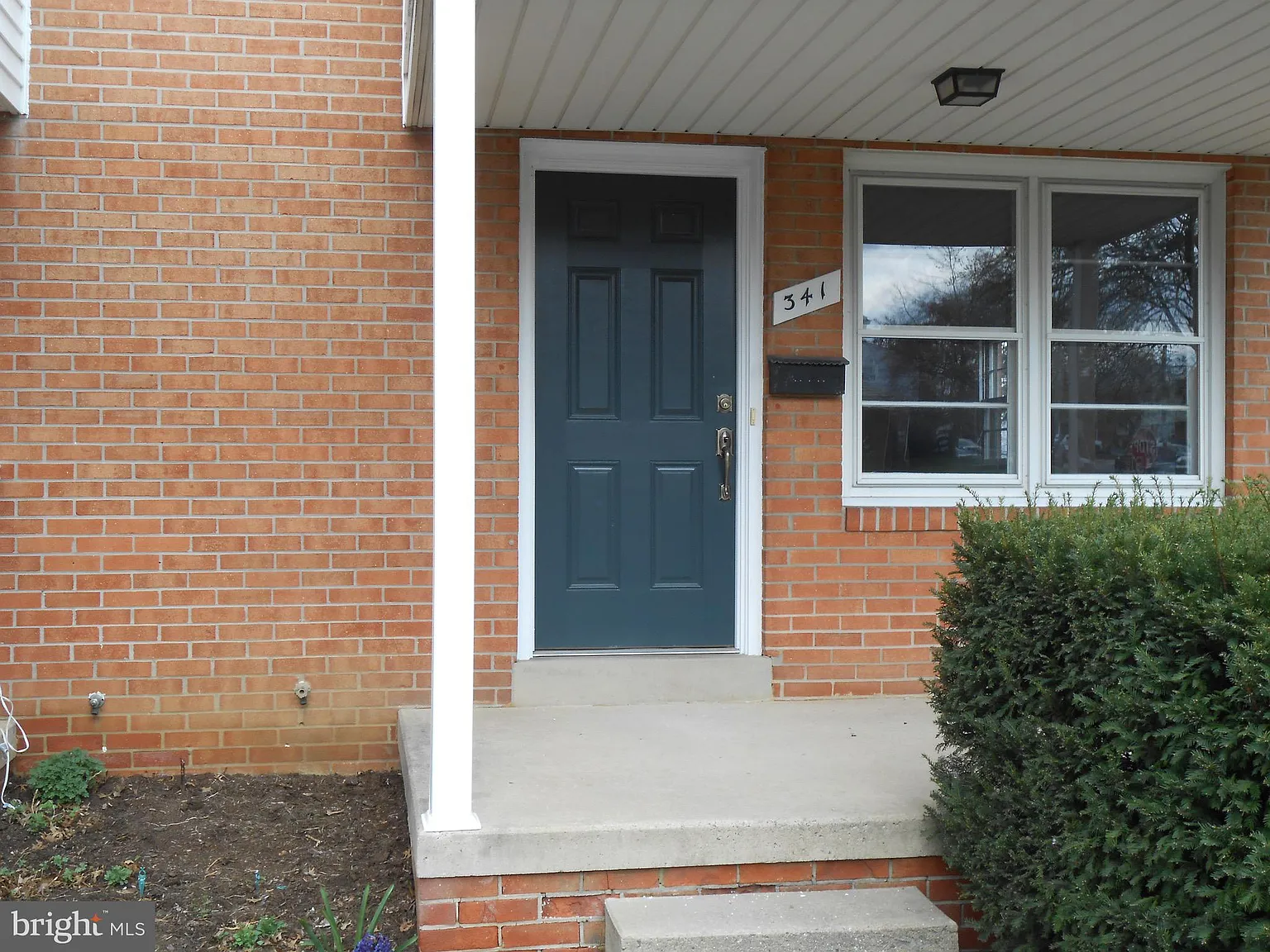 341 Winthrop Dr photo 1