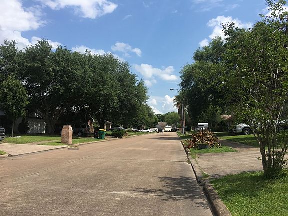 5th image of 4902 Deerwood Cir