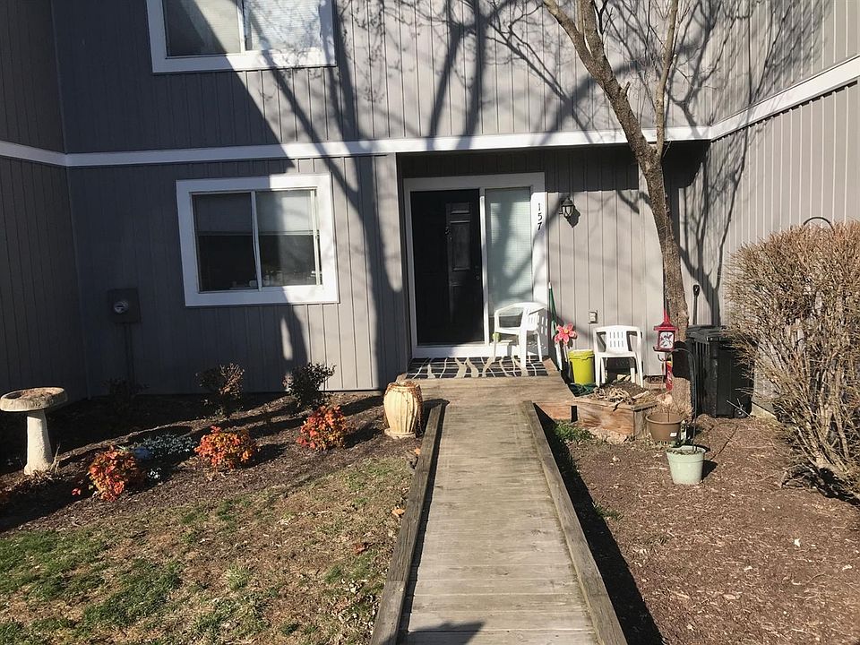 1st image of 157 Twin Lakes Dr