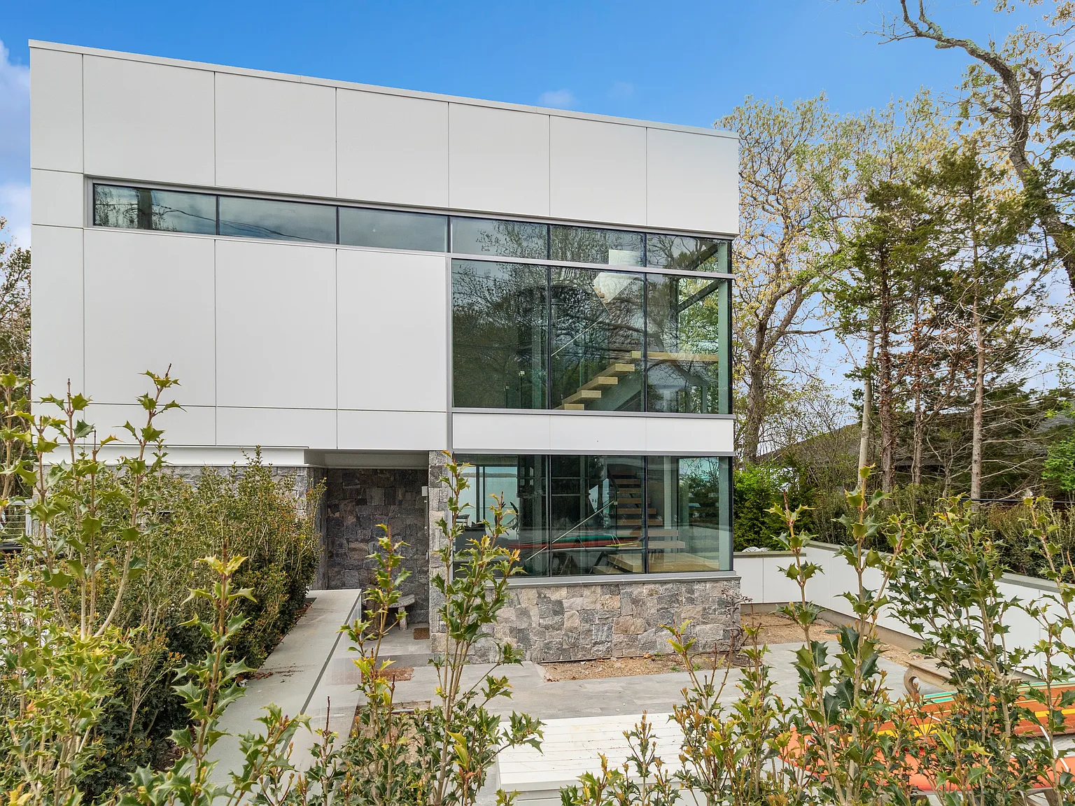 Coastal Avant-Garde in Sag Harbor — Photo 2