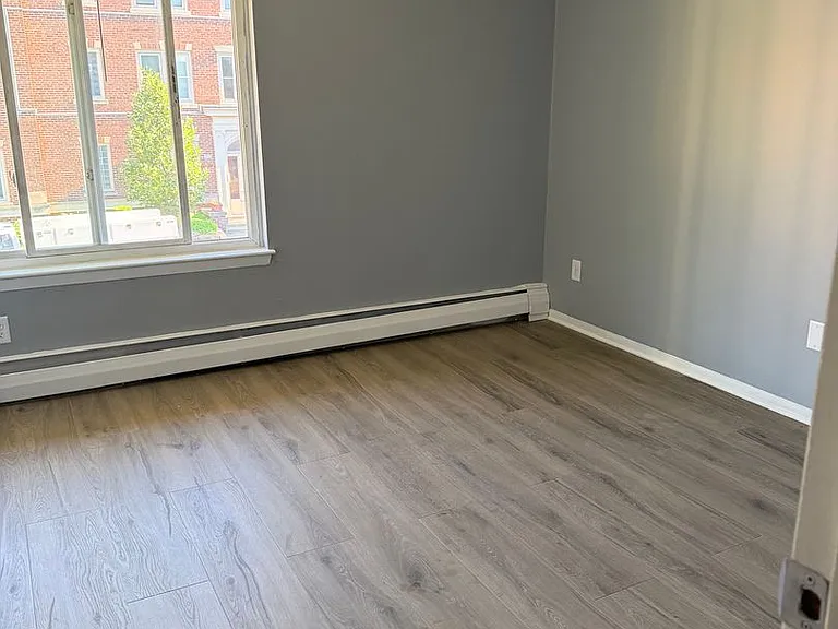 2705 N Oakland Ave — Photo 6