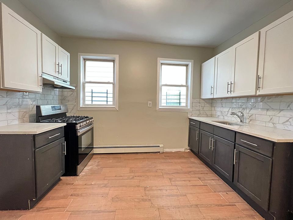 1st image of 18 Clifford St #2