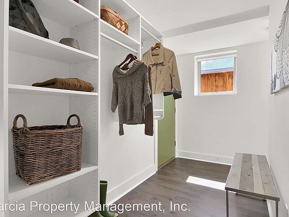 4th image of 3800 Hampton Ave #2