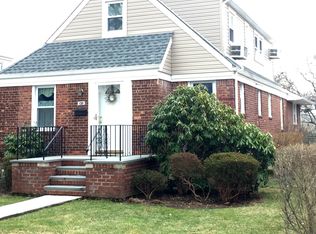 135 Sperry Blvd, New Hyde Park, NY 11040