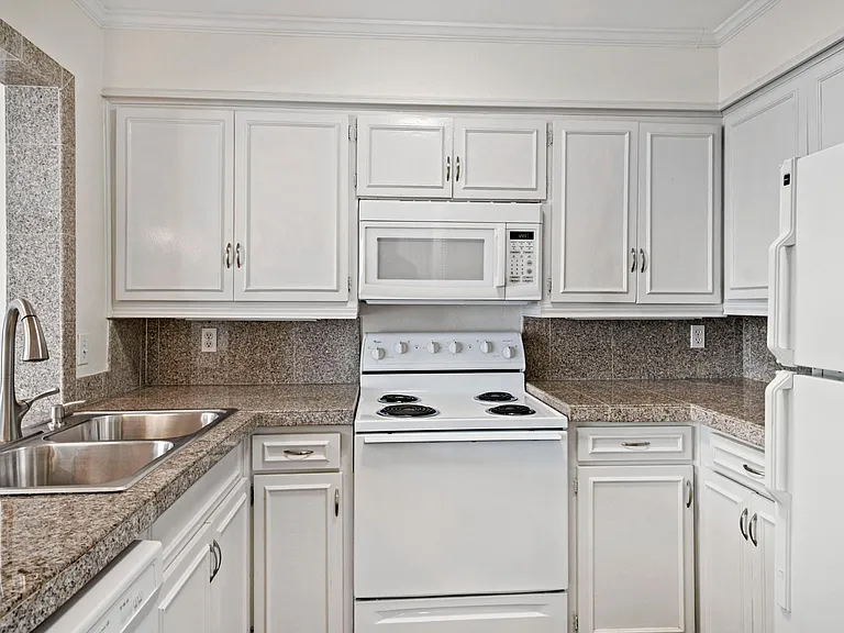 5881 Preston View Blvd #261 — Photo 10