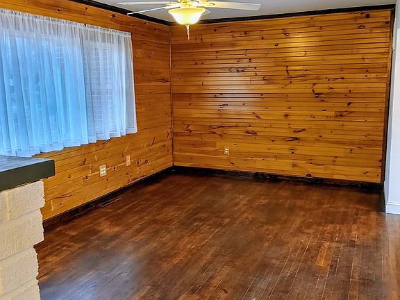 5th image of 45492 Woodlawn Dr