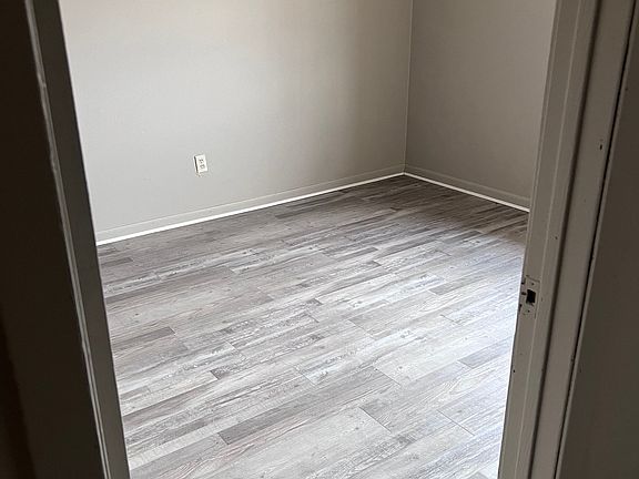 4th image of 235 Pinecrest Dr #7