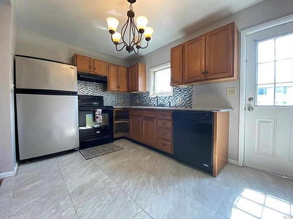 5th image of 1368 Stewart St