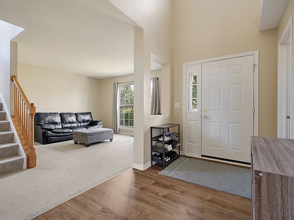 3rd image of 5687 McKenzie Dr