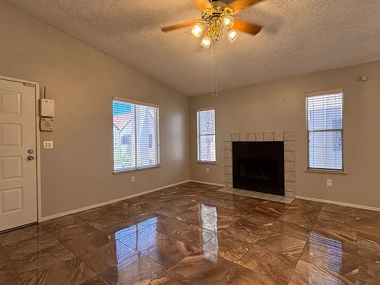 5080 Spencer St #D — Photo 16
