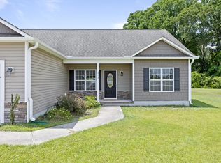 215 Classy Ct, Richlands, NC 28574
