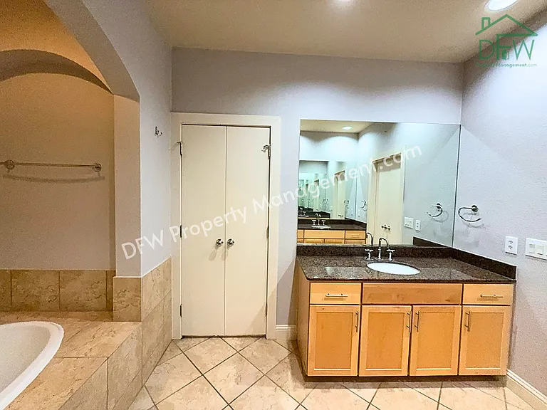 4317 Cedar Springs Rd #E — Photo 18