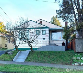 3809 SW Admiral Way, Seattle, WA, 98126