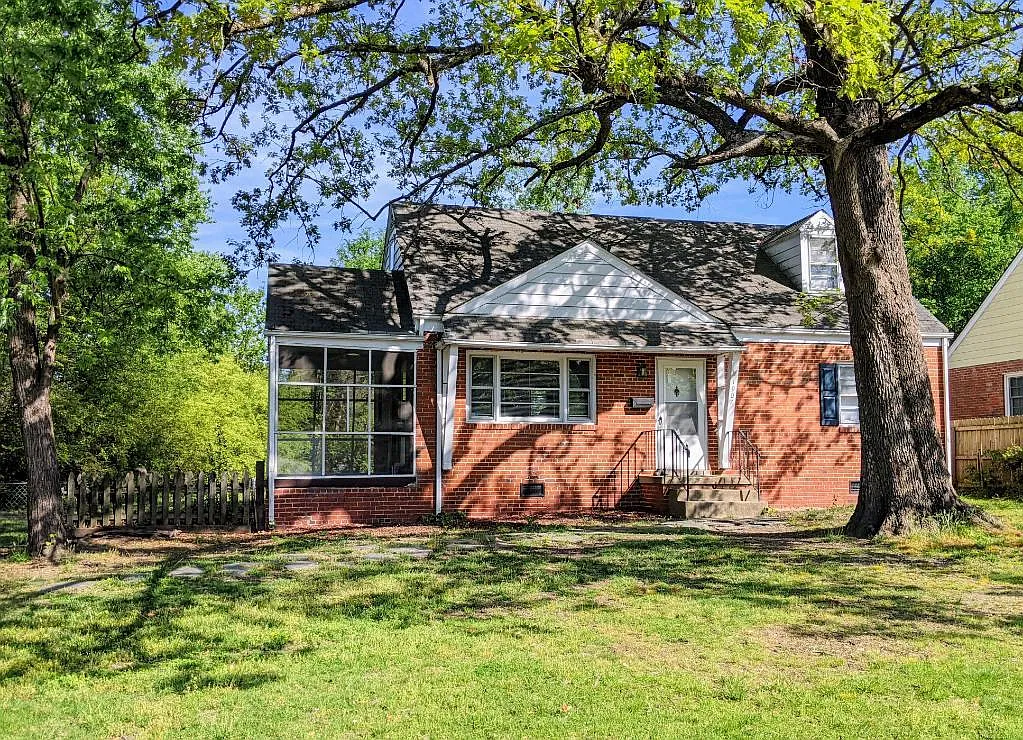 4 bed, 1.5 bath, 1224 sqft, $2,130 — Photo 1