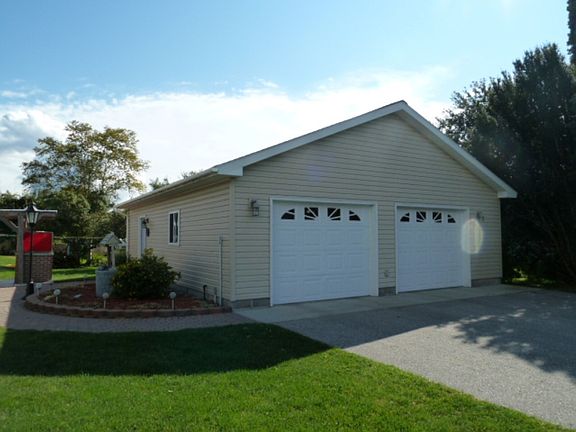 5th image of 100 E Truckey St
