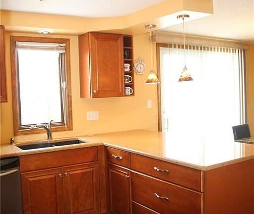 3rd image of 24 Ravenwood Dr