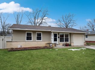 526 Oak St, Elk Grove Village, IL 60007