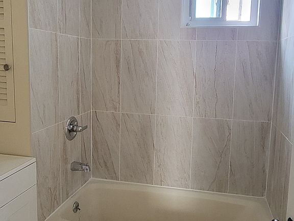 4th image of 82 Smith St Floor 2