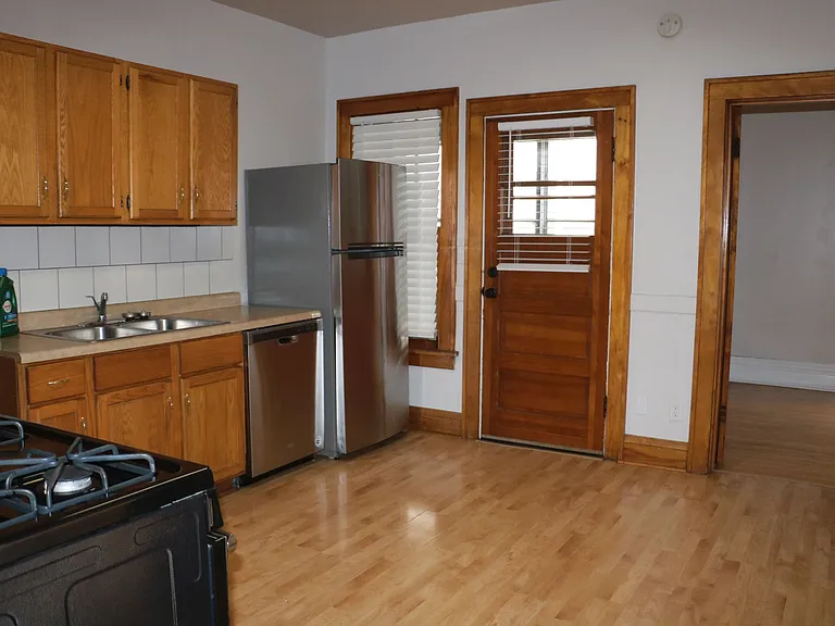 1401 3rd St NE — Photo 3