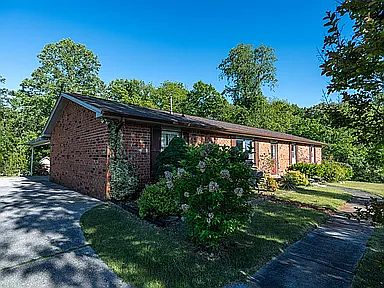 5th image of 1556 Brookdale Ave