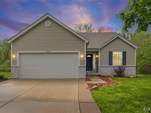 2664 Shorewood Dr, Florissant, MO 63031